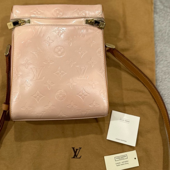 Authentic Louis Vuitton pink(“marshmallow”) Vernis Vertical Sullivan Crossbody - Picture 9 of 12